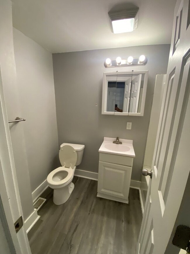 Building Photo - Coming Soon! Rock Island 1 Bedroom House