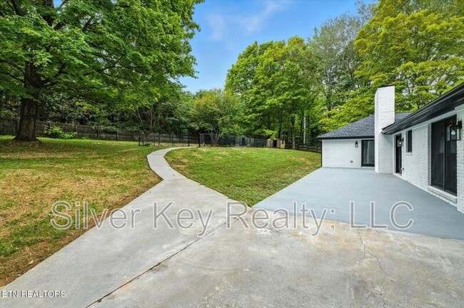 Building Photo - 1113 Springfield Dr