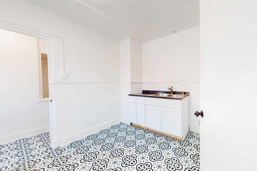 Building Photo - 3106 Monte Vista Blvd NE