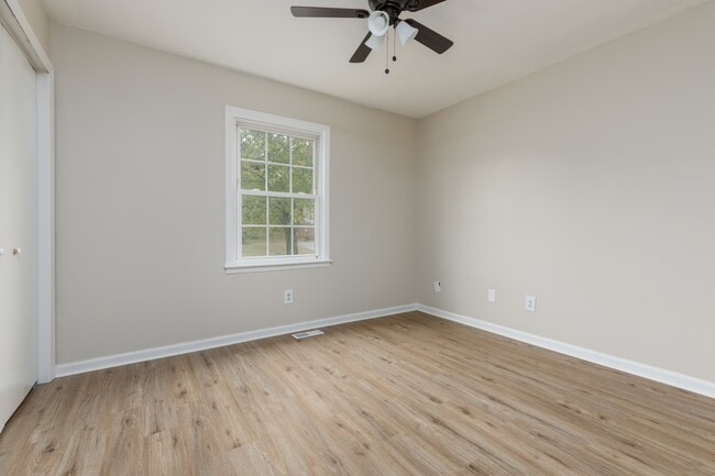 Building Photo - 4032 Summerhill Dr NW