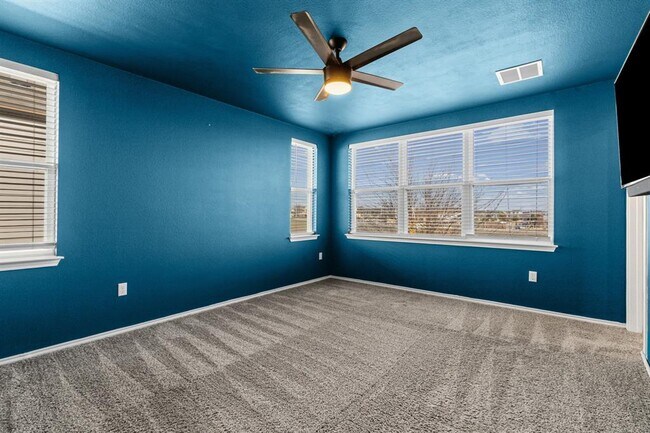 Building Photo - 7116 Silver Star Ln