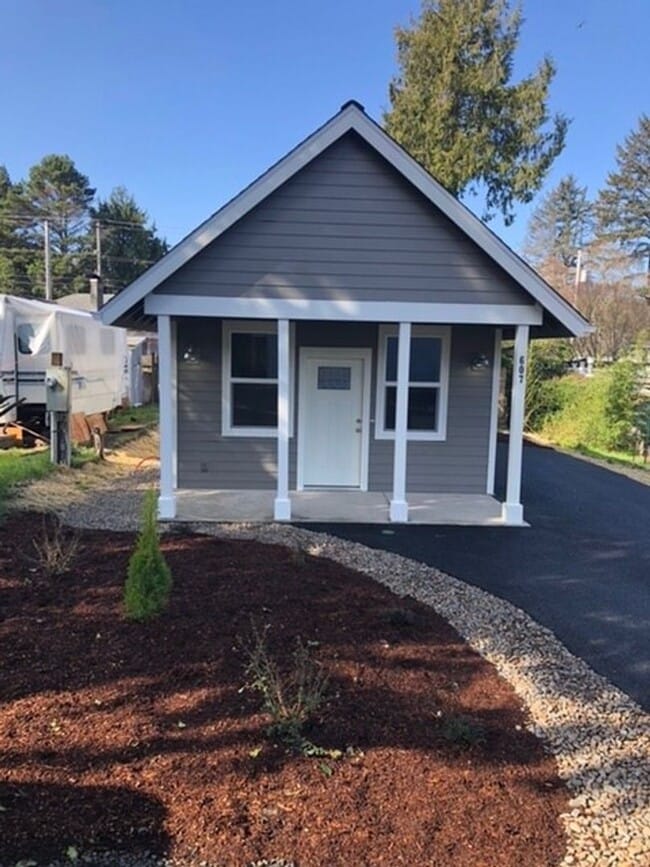 Building Photo - Pet Friendly Single Family Cottage