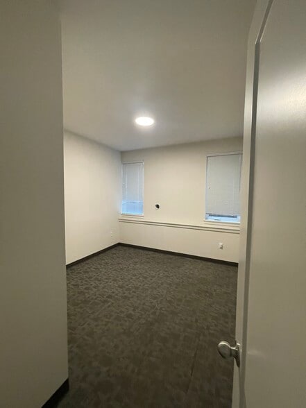 Building Photo - 2613 3rd Ave W