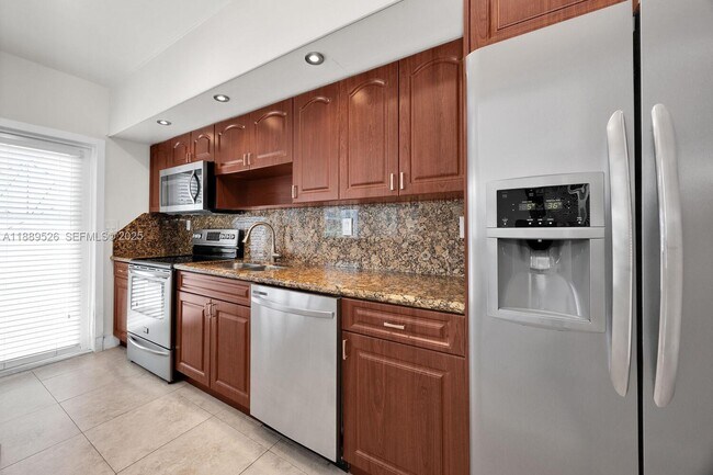 Building Photo - 940 Sevilla Ave