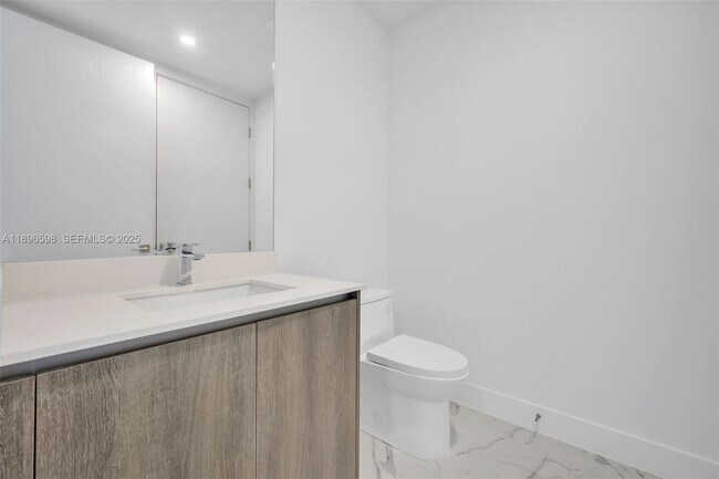 Building Photo - 17550 Collins Ave