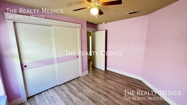 Building Photo - 1040 Elderberry Dr