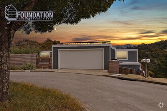 Building Photo - 4BR/3BA Tam Valley Home w/ Pano Views! So...