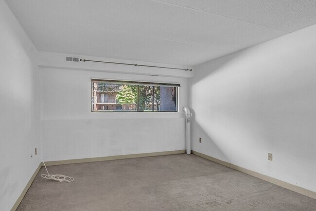 Building Photo - 146 S Marble St