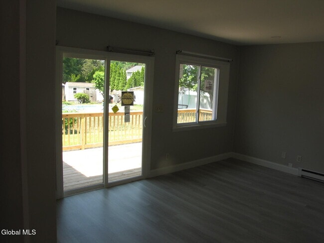 Building Photo - 10 Flicker Dr