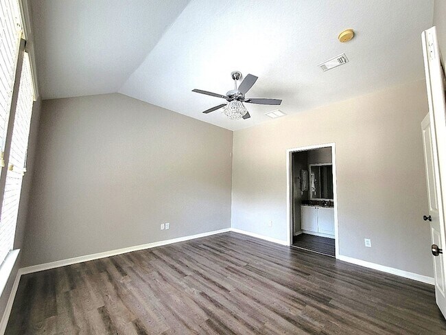 Building Photo - 77 Woodlily Pl