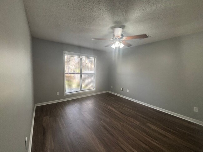 Building Photo - 5756 Crievewood Dr