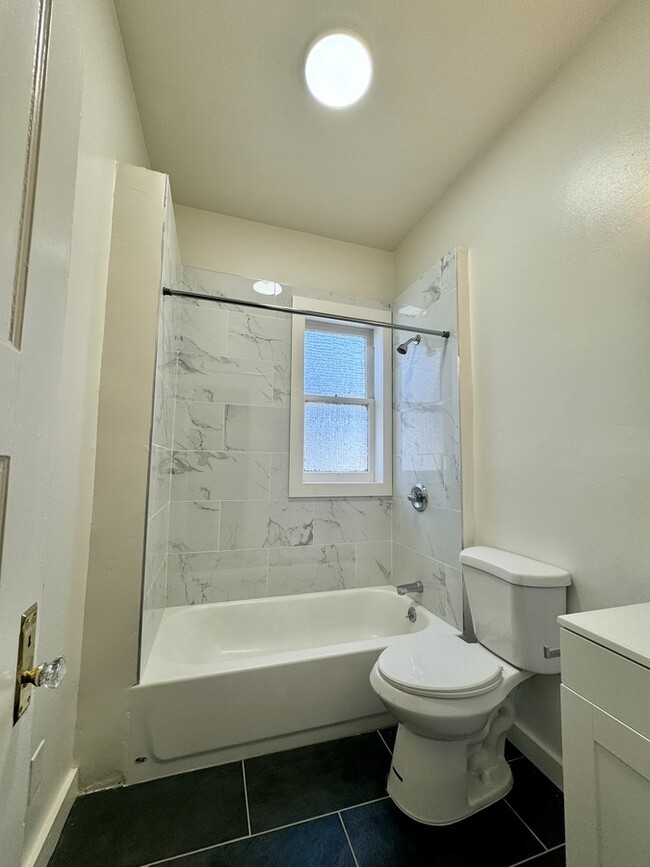 Building Photo - Renovated FLAT w/ laundry in the HEART of ...