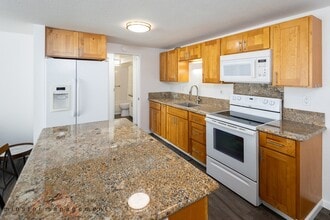 Building Photo - 440 Lewers St