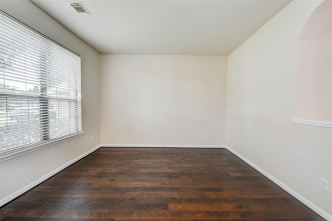 Building Photo - 21515 Pointed Oak Ln