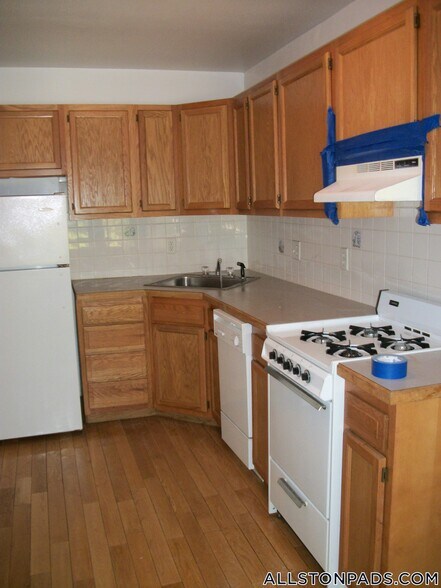 Building Photo - 212 Allston St