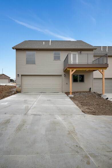 Building Photo - 8201 Regent Dr