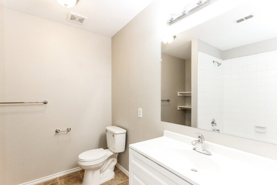 Building Photo - 2029 Wildwood Dr