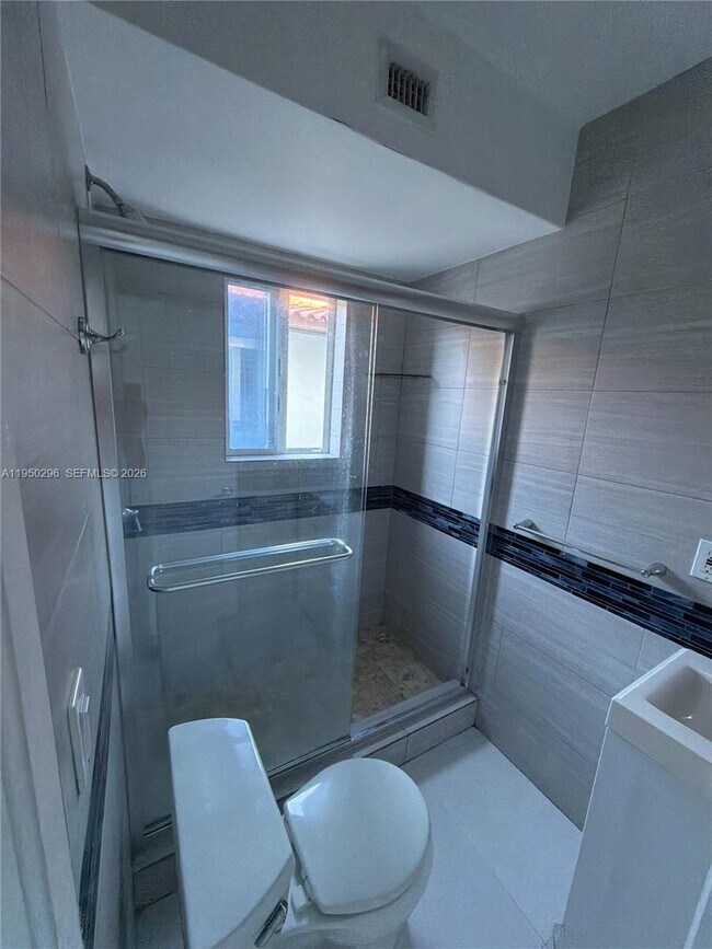 Building Photo - 333 SW 30th Rd