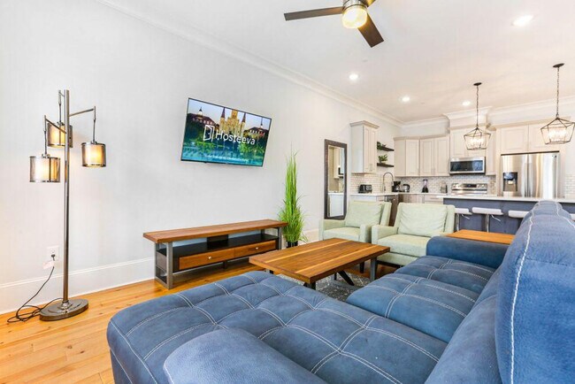 Building Photo - 1218 Carondelet St