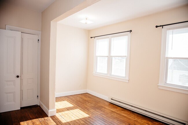 Building Photo - 253 E Main St