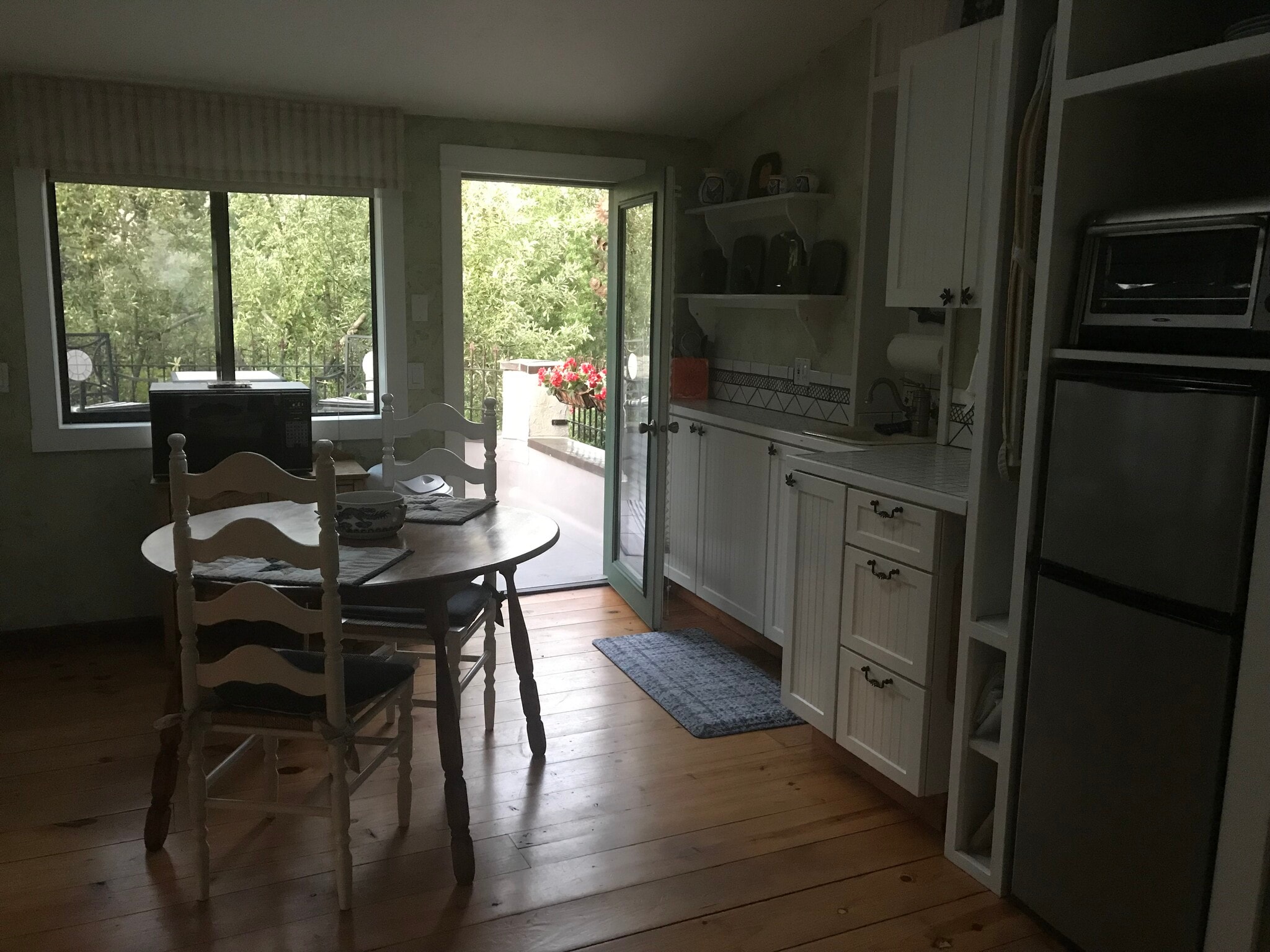 Building Photo - 2004 NE 8th St