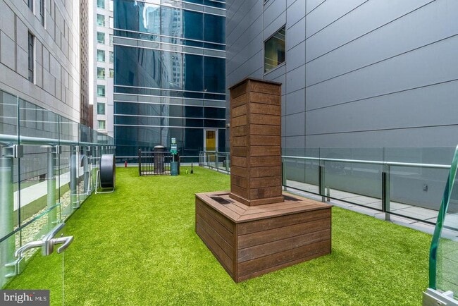 Building Photo - 1414 S Penn Square