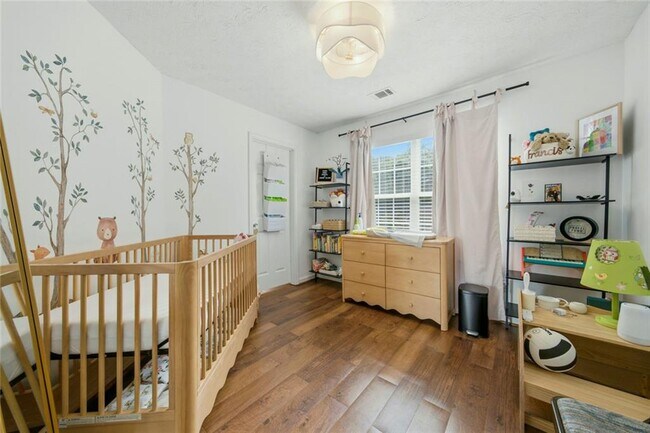 Building Photo - 983 Aspen Dr