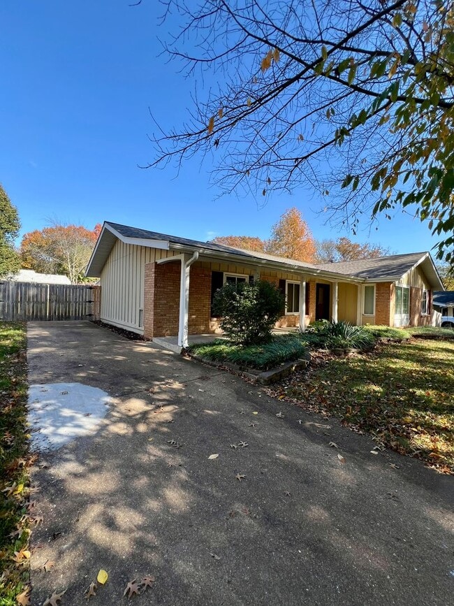 Building Photo - 1515 Mautenne Dr