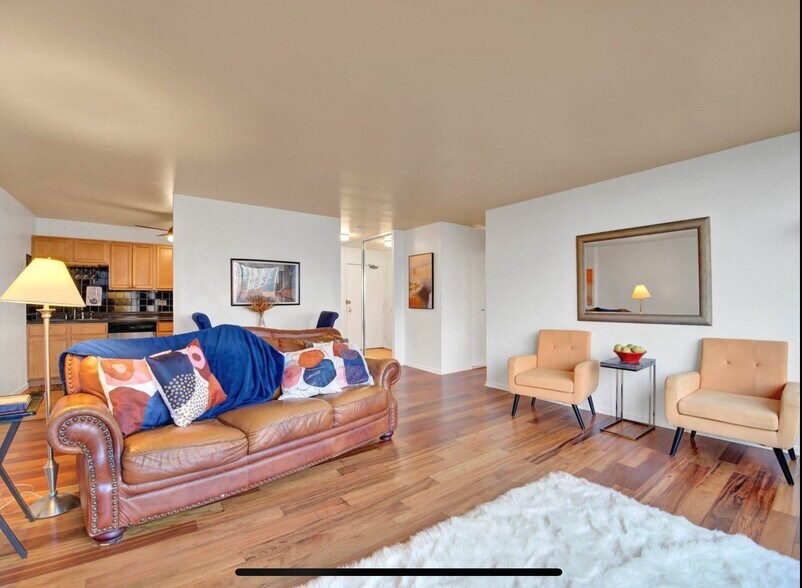 Building Photo - 5455 N Sheridan Rd