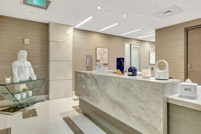 Building Photo - 20155 NE 38th Ct