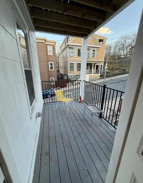 Building Photo - 156 Hillside St