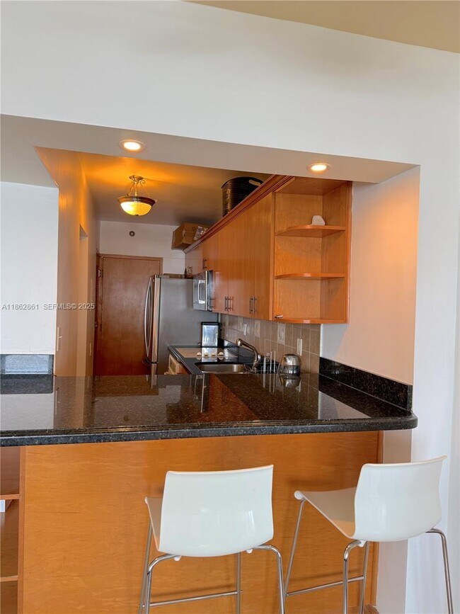 Building Photo - 100 Lincoln Rd