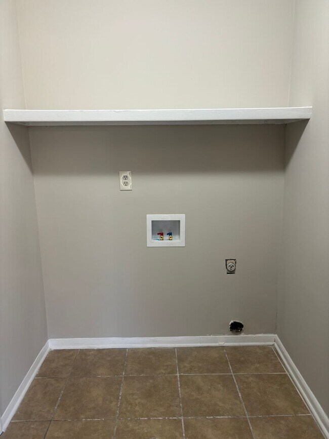 Building Photo - 5840 Gray Cove