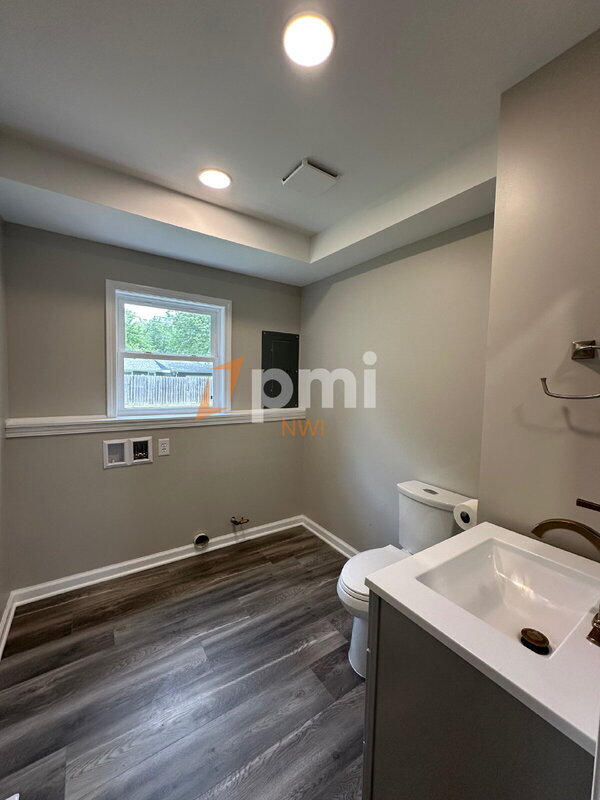 Building Photo - 397 Briarwood Dr