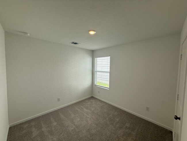 Building Photo - Brand New 4bd/2ba in Prime Location
