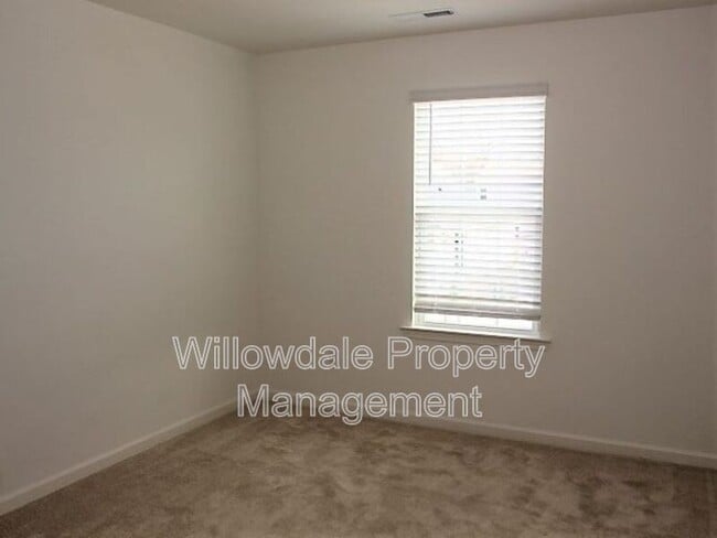 Building Photo - 125 Willow Grove Ln