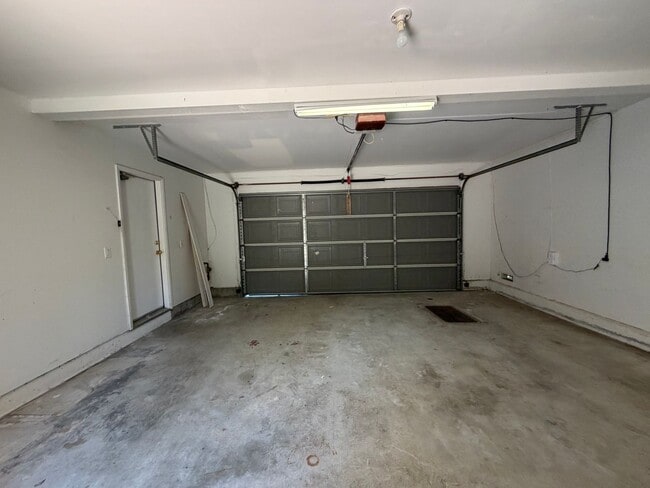 Building Photo - Two-story home in Eastlake