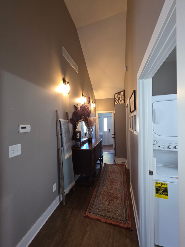 Building Photo - 329 N School Ave