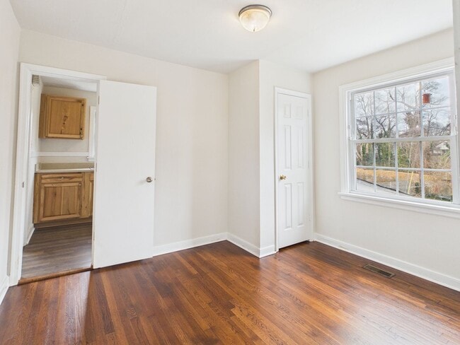 Building Photo - 2609 Harold Ave