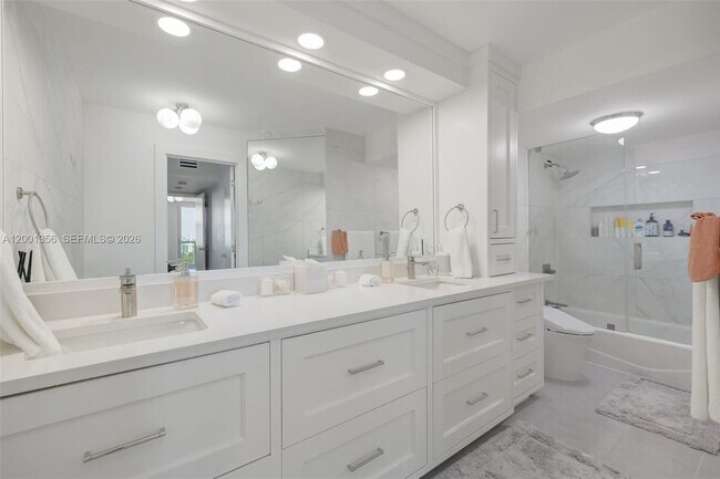 Building Photo - 9511 Collins Ave