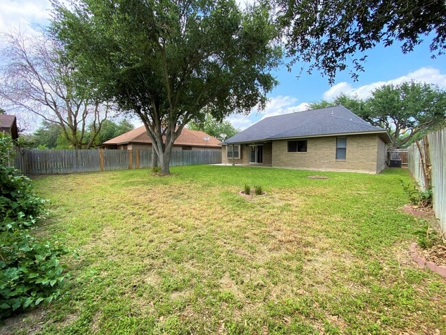 Building Photo - 3Bed/2Bath in Mcallen TX Now Available ( T...