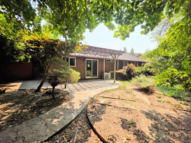 Building Photo - 144 Belindy Cir