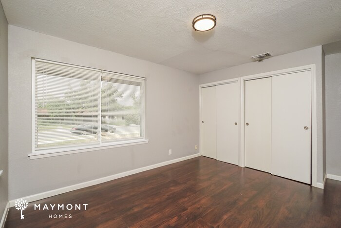 Building Photo - 455 Maplewood Ln