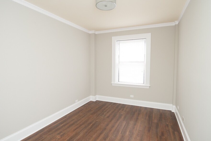 Building Photo - 817 W Lakeside Pl