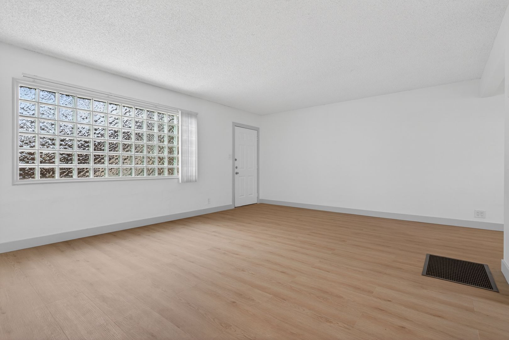 Building Photo - 933 Alamitos Ave