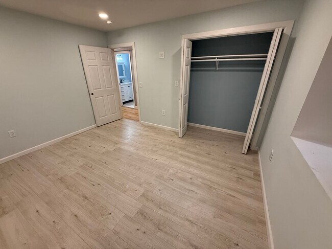 Building Photo - 139 Evergreen Ave