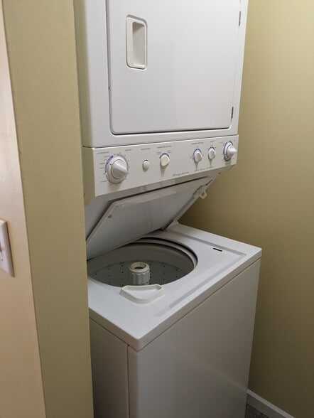 Building Photo - 2536 Brockman St