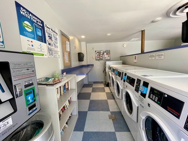 Building Photo - 4343 N Clarendon Ave