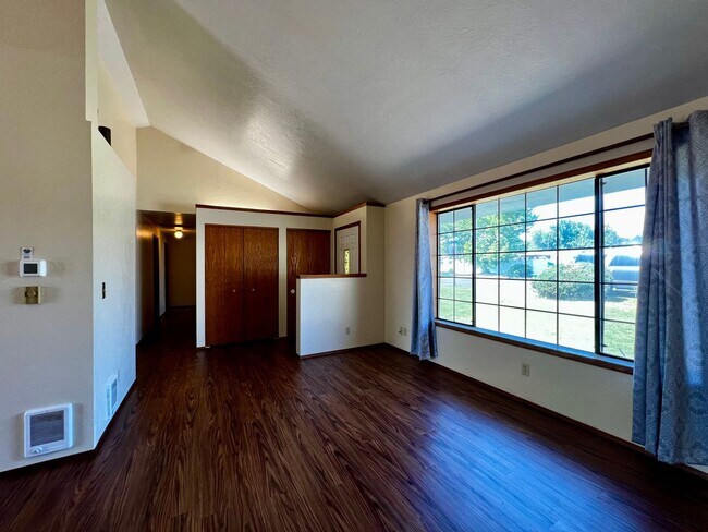 Building Photo - Move in special - $150 off first month's rent!