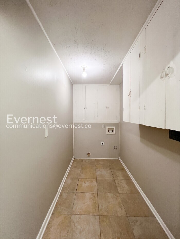 Building Photo - 8297 Baldwyn Cove